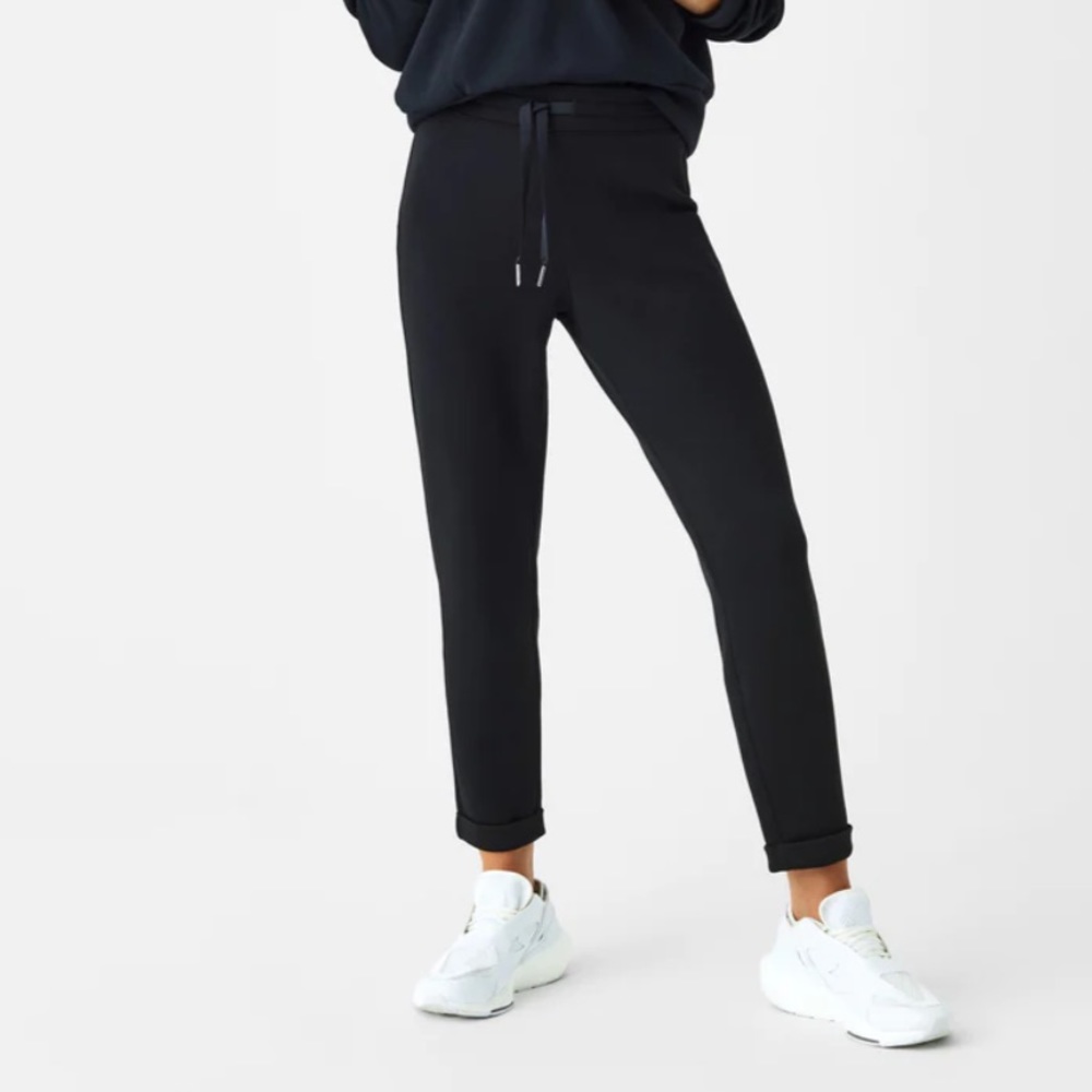 NWOT Spanx Air Essentials Tapered Pant